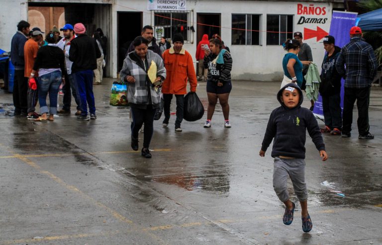 Las restricciones para la obtención de asilo por parte del gobierno de Estados Unidos agravan la crisis humanitaria en la frontera con México