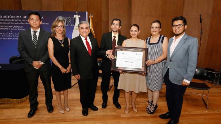 Logros académicos en Facultades y Escuelas de la UA de C