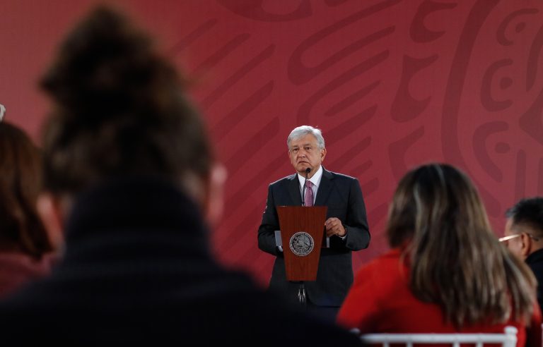 Construcción de nuevo aeropuerto en México inicia en enero: López Obrador