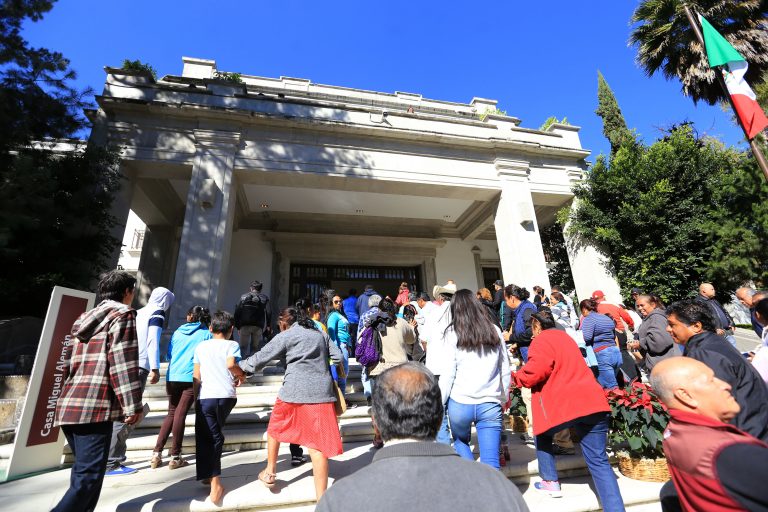 Los Pinos recibieron 30 mil visitantes en su primer día como complejo cultural