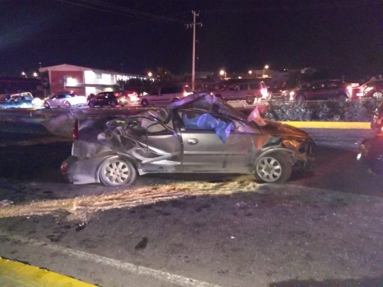 Mueren dos mujeres tras espectacular accidente vehicular en Saltillo