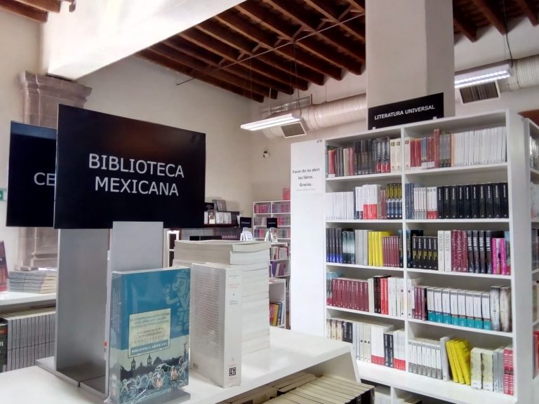 Por temporada, ofrece Librería Carlos Monsiváis grandes descuentos