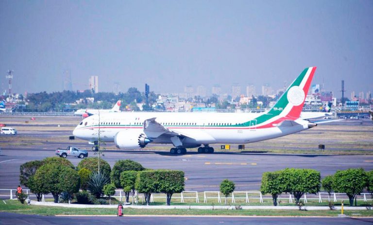 ¡Se fue, se fue! El avión presidencial parte hacia California