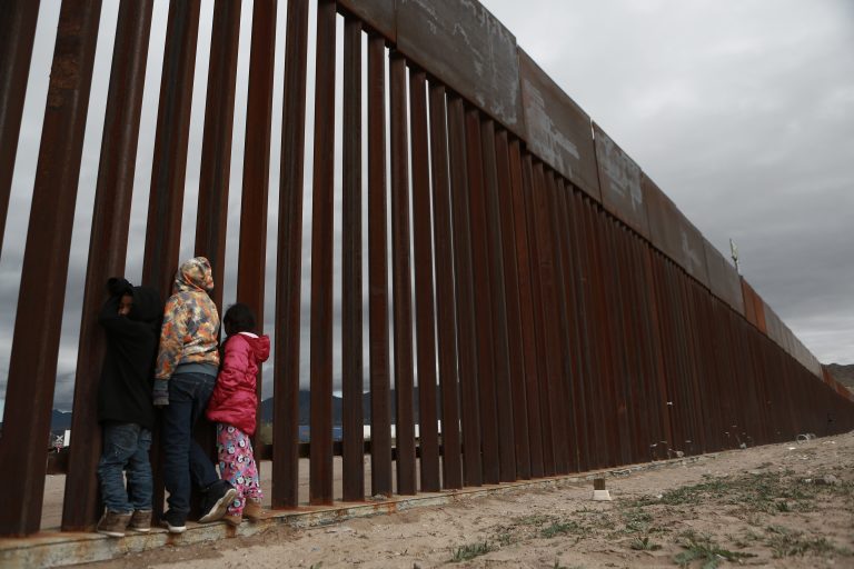 Cámara de Representantes de Estados Unidos aprueba presupuesto temporal con fondos para muro fronterizo de Trump 