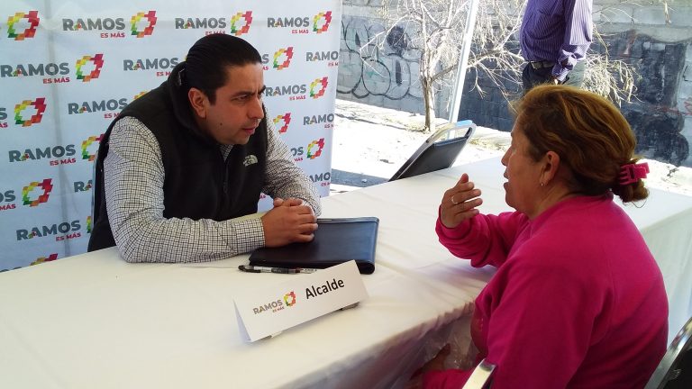 Chema Morales cercano a la gente, tercer Martes Ciudadano