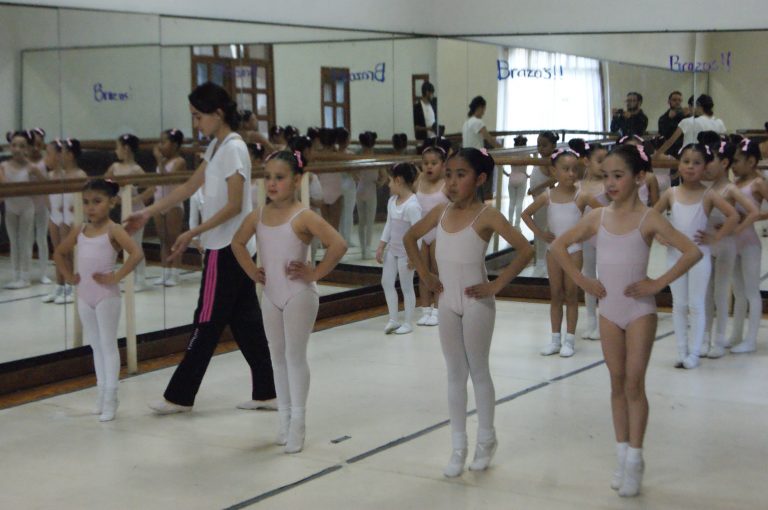 Invita Escuela de Danza de Coahuila a taller infantil de introducción a la danza clásica 