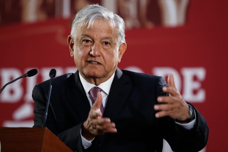 Ni fifís, ni chairos, todos mexicanos: marchan contra AMLO