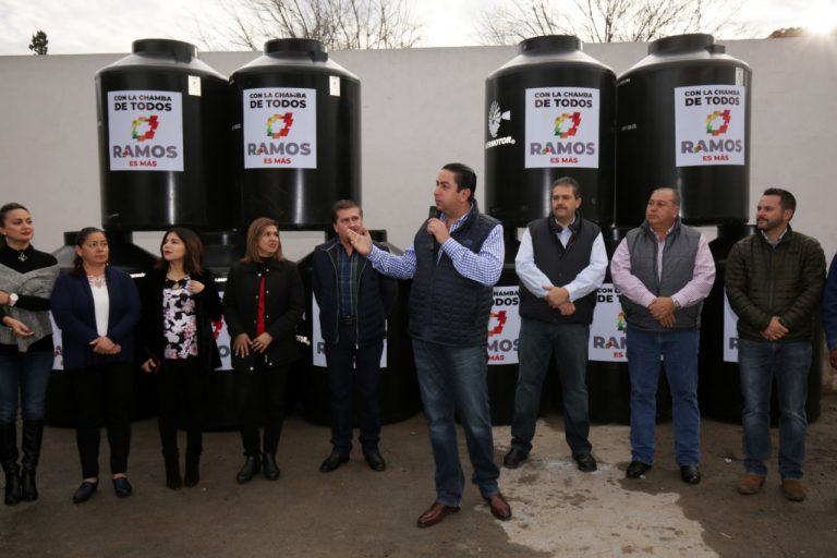 Chema Morales arranca programa “Tinacos a bajo costo”