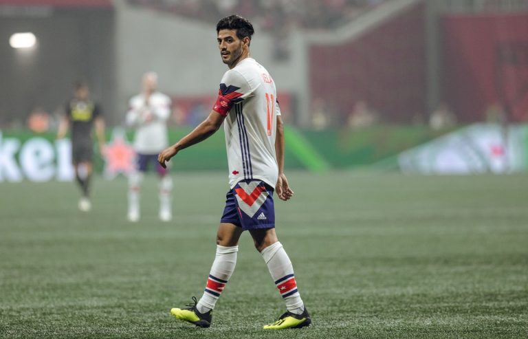 Barcelona también contempla como refuerzo a Carlos Vela