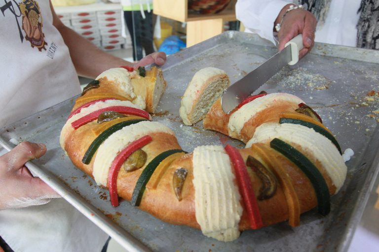 Invitan este domingo a compartir la tradicional Rosca de Reyes en la Plaza de Armas