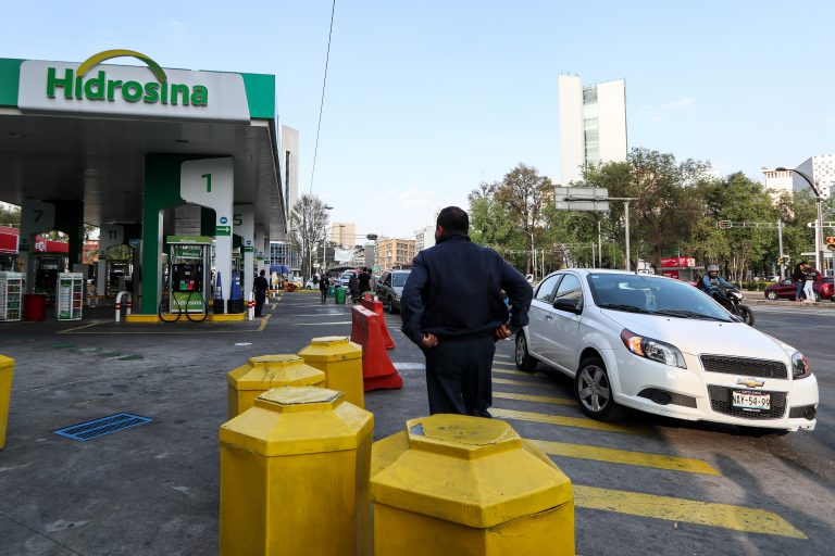 Fuerzas Federales vigilan refinerías y pipas del país