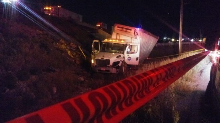 Muere chofer de camión en la carretera a Matehuala