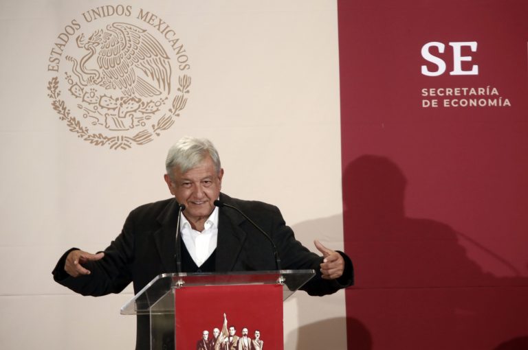 Huachicoleo era una farsa; robo de gasolina se cometía con complicidad de Pemex: AMLO