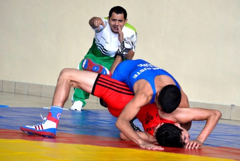 Reciben becas entrenadores coahuilenses