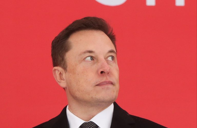 Elon Musk pierde el escaño como la persona más rica del mundo
