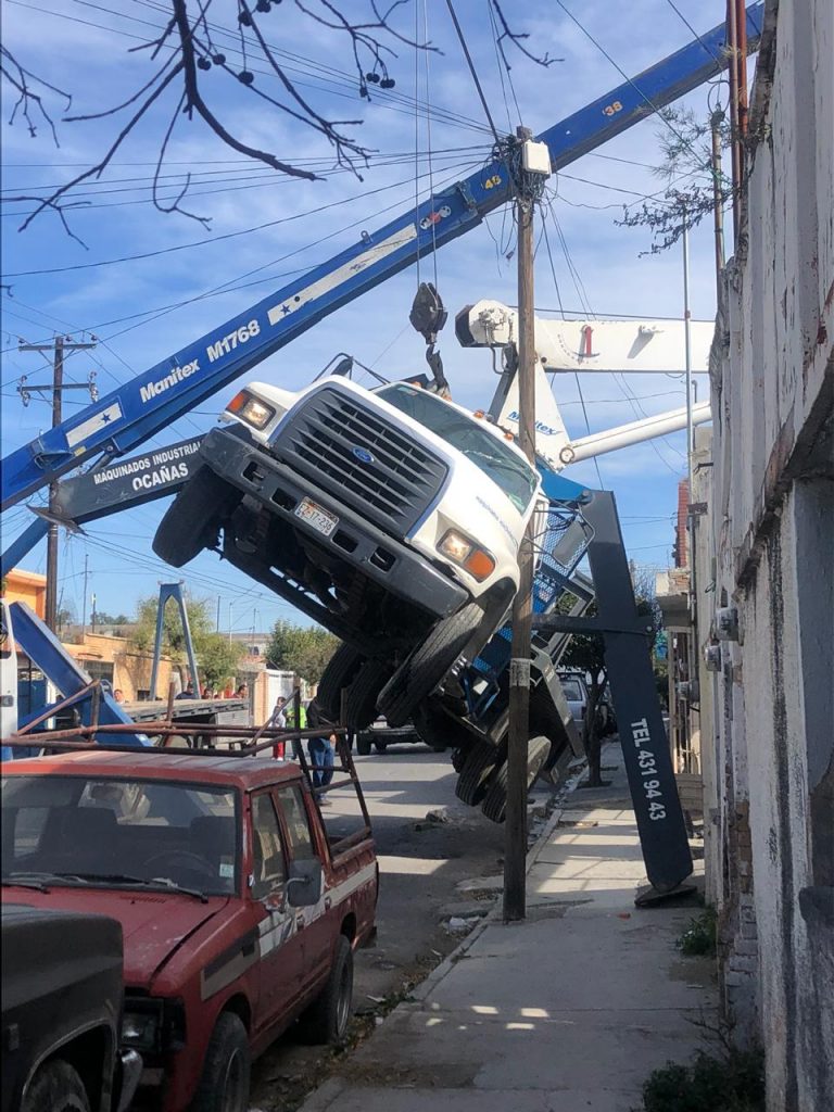 “Vuela” grúa en la colonia González