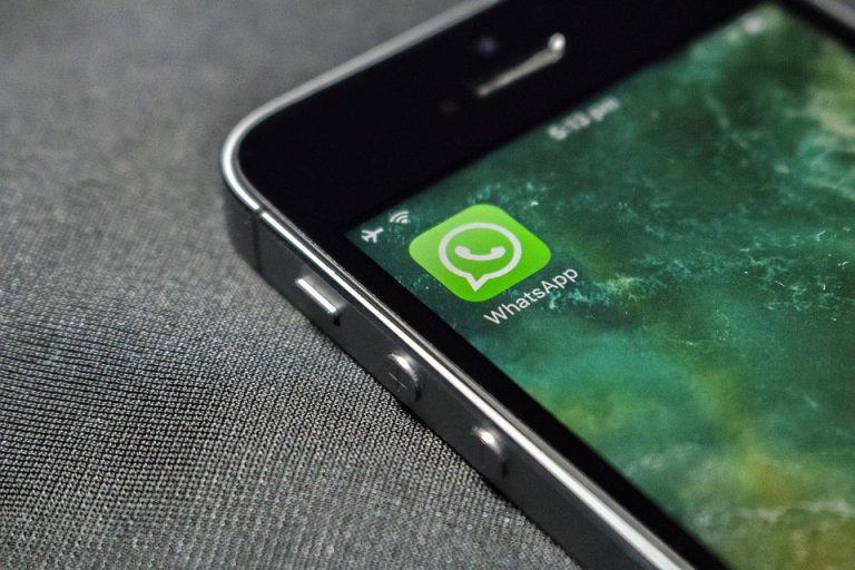 WhatsApp planea bloquear tus chats con huella digital