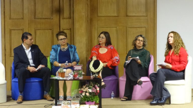 Presentan el libro «Mujer Mexicana» de Marian Pérez