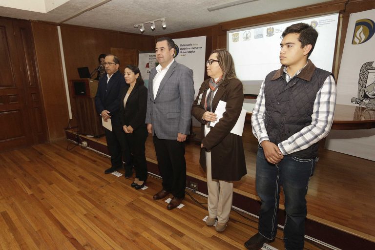 Capacitan a personal y estudiantes de la UA de C en la atención a víctimas de violencia