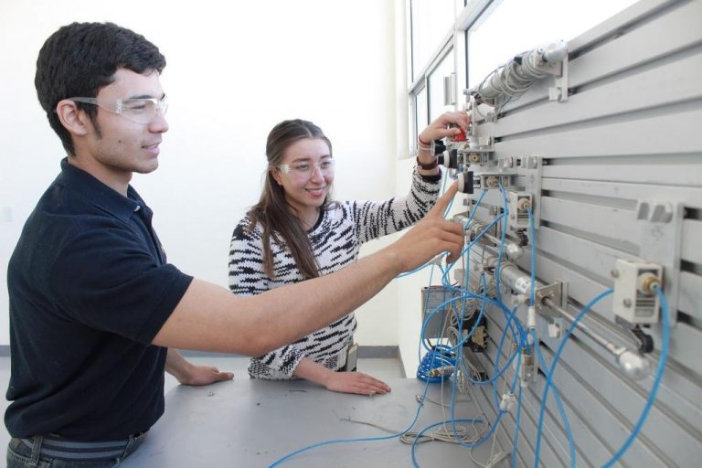 Coahuila ofrece oportunidades para estudiar con excelencia; UPRA abre turno vespertino