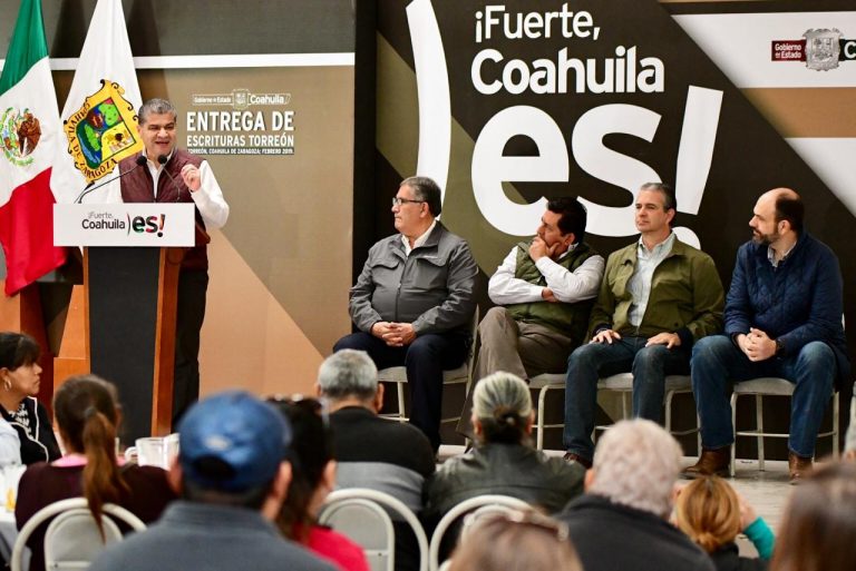 Entrega MARS escrituras en Torreón: son “un bien para siempre”