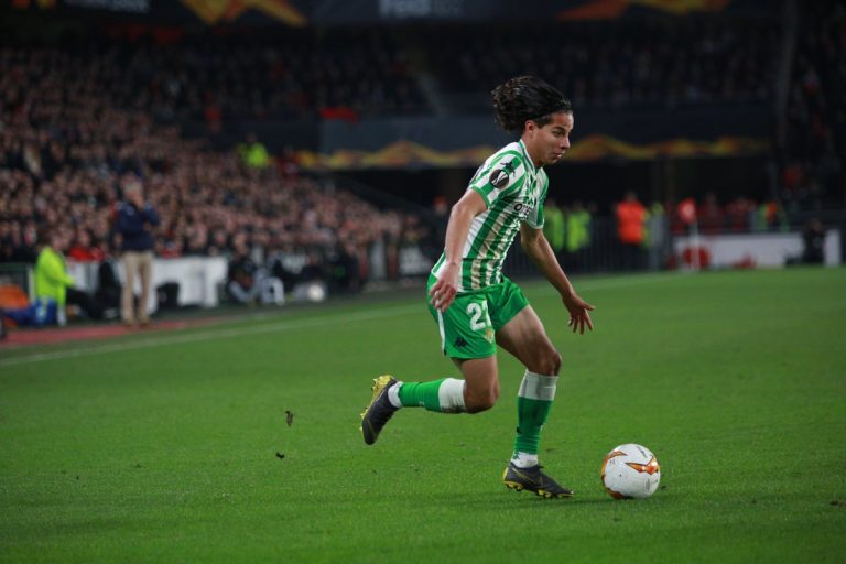 Lainez anota su primer gol con el Betis para darle el empate a su equipo