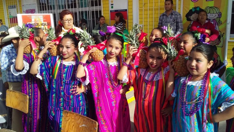 Realizan exhibición de bailes folclóricos de escuelas rurales