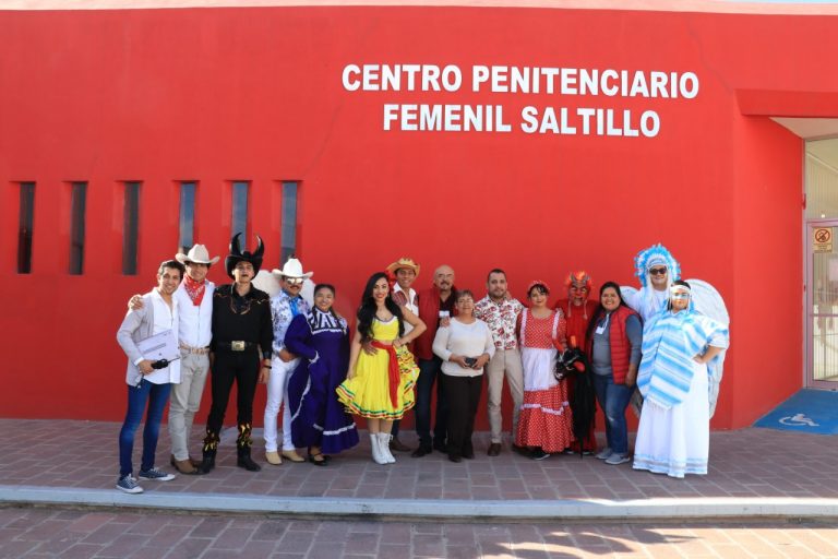 Se presenta ensamble musical “Diablos y Pastores” en el Centro Penitenciario Femenil