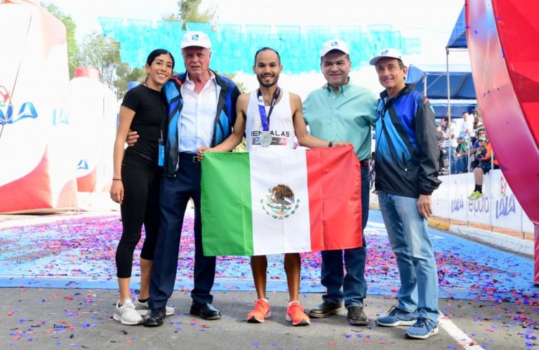 Riquelme premia al tricampeón del Maratón Lala