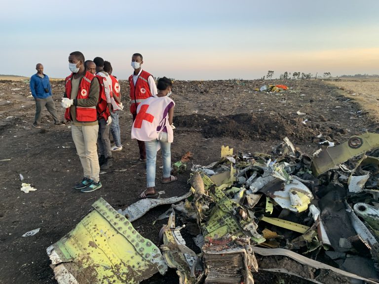 Avión con 157 pasajeros se estrella en África; no hay sobrevivientes