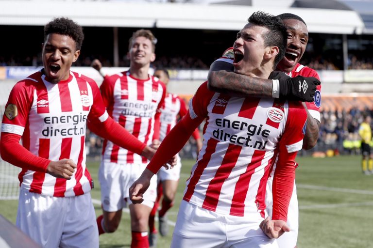 Con gol del ‘Chucky’ Lozano, PSV vence al Venlo y es líder