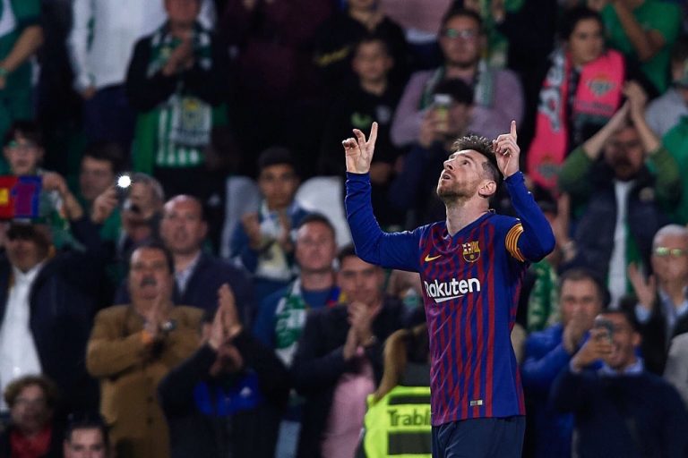 Messi tiene noche mágica ante el Betis