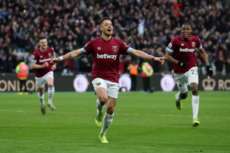 Con doblete de ‘Chicharito’, West Ham vence al Huddersfield Town