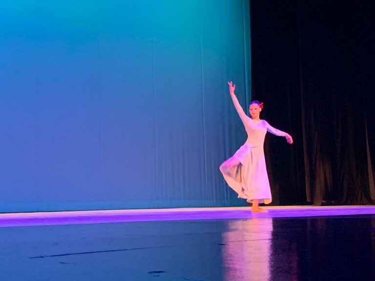 Danza contemporánea con el Ballet de Coahuila en el aniversario del Teatro Soler