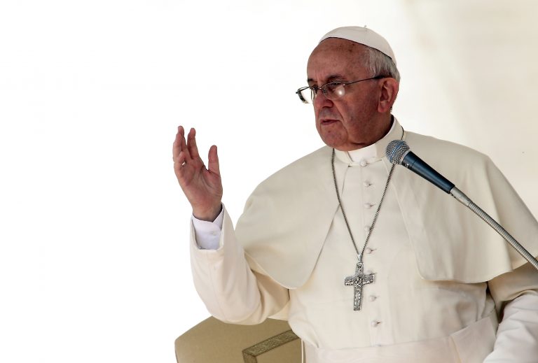 ‘Qué triste si para la vacuna de COVID-19 se da prioridad a los más ricos’: Papa Francisco