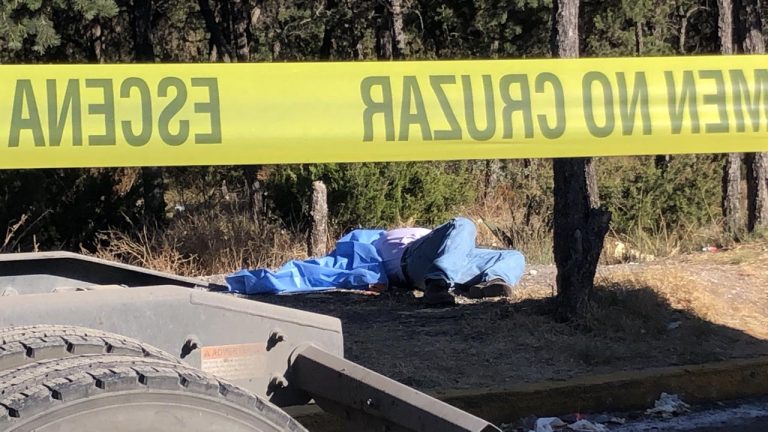 Encuentra la muerte trailero en carretera a México