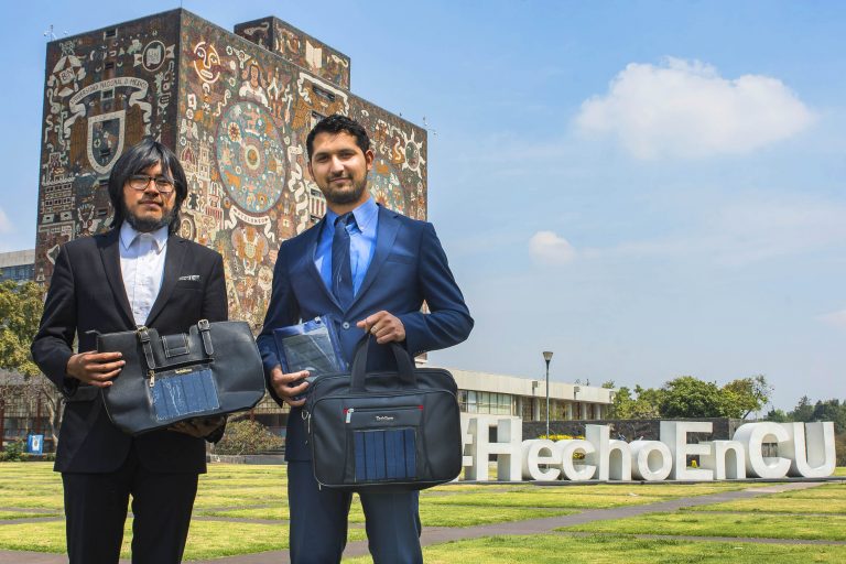 Estudiantes de la UNAM innovan con cargadores solares para dispositivos móviles