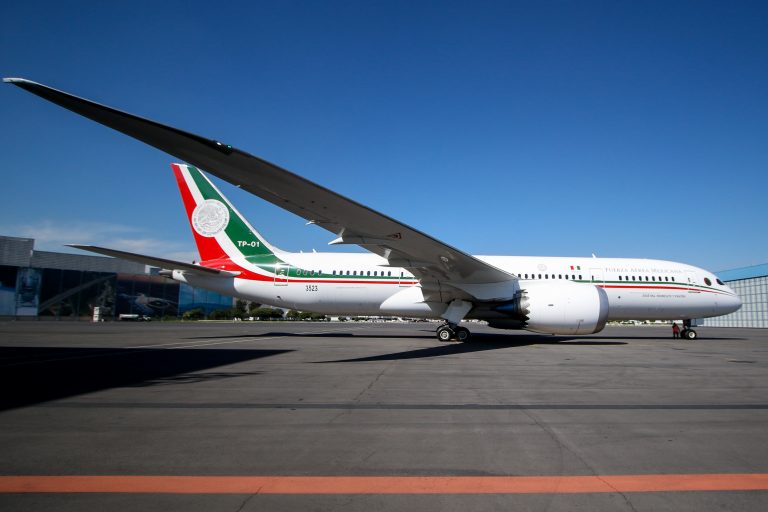 Avión presidencial regresa a México; formará parte de próxima subasta de aeronaves