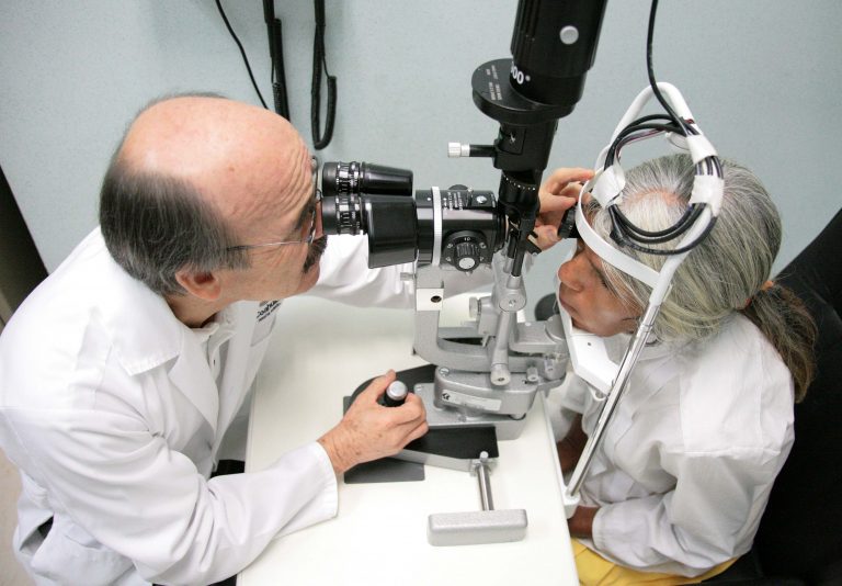 Promueve IMSS detección oportuna de glaucoma