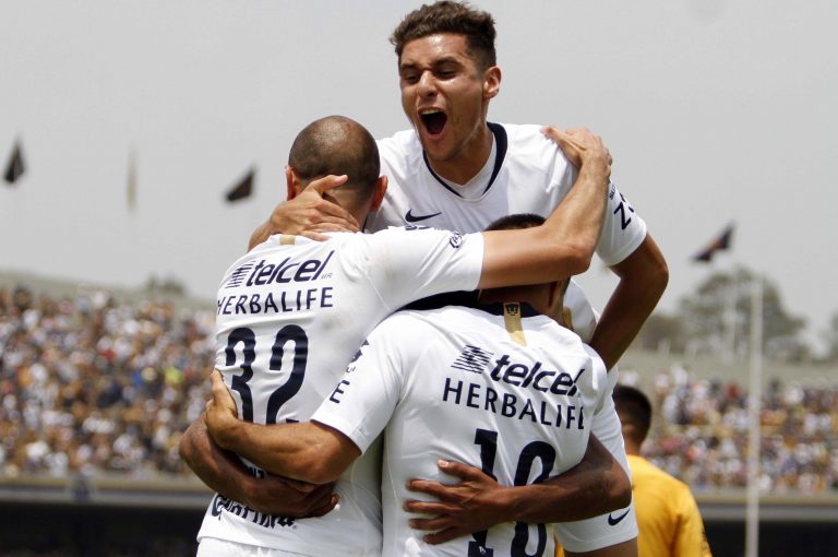 Pumas ‘ruge’ en CU y vence a las Chivas