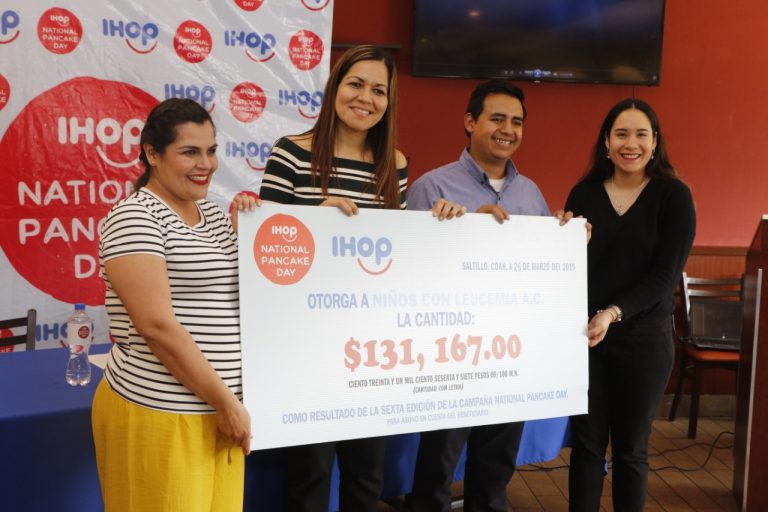 El National Pancake Day recaba más de 130 mil pesos para Niños con Leucemia