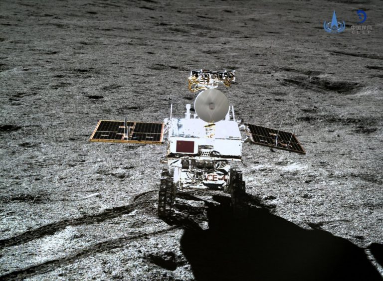 Vehículo de exploración lunar chino estudia rocas en cara oculta de la Luna