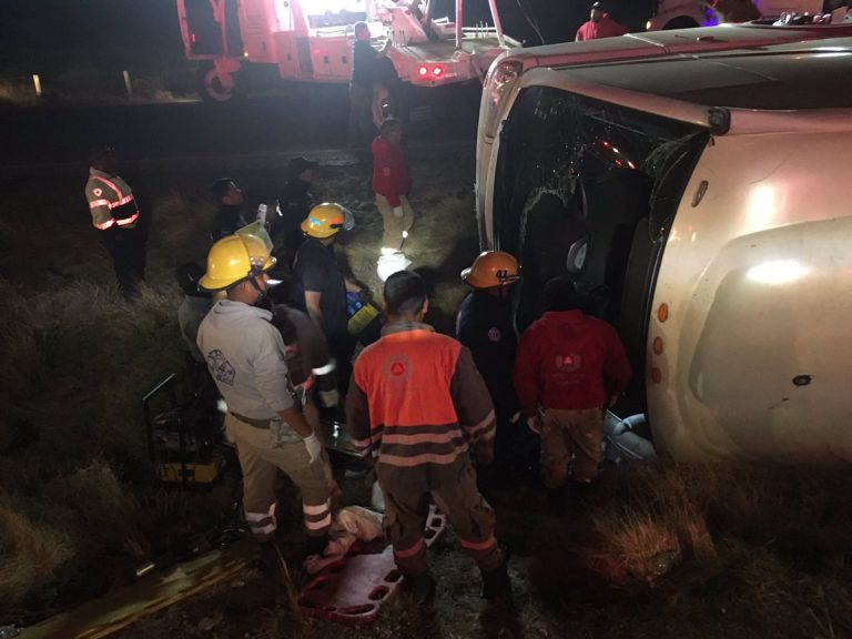 Mueren 11 laguneros en volcadura de camión en Zacatecas