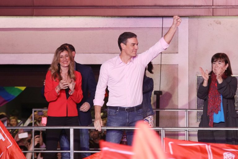 Pedro Sánchez celebra la victoria del PSOE en España