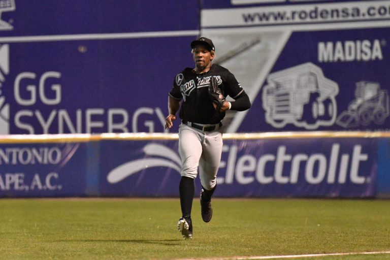 Acereros derrota 4 a 2 a Saraperos en juego inaugural