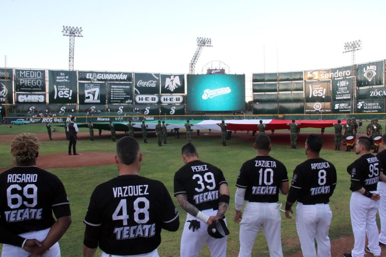 Con gran algarabía y espectacular respuesta de 13 mil aficionados saltillenses, el béisbol regresó a casa