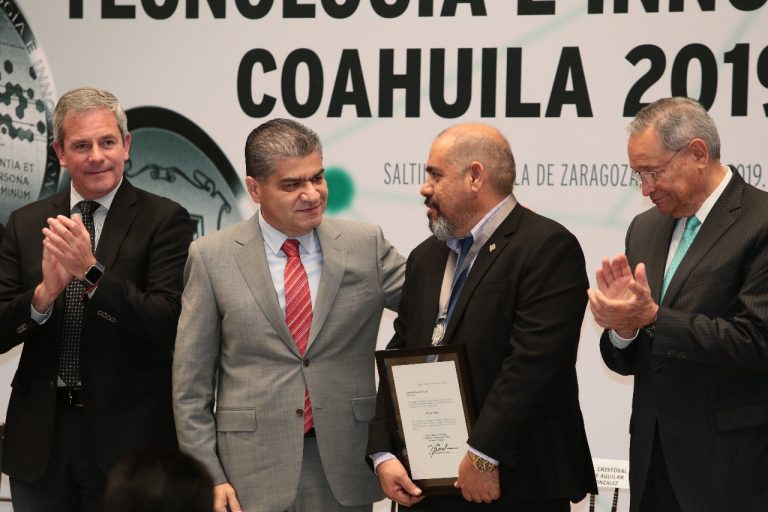 Entrega Riquelme Premio Estatal de Ciencia, Tecnología e Innovación