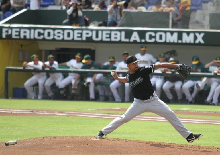 Derrota Pericos a Saraperos 9-6