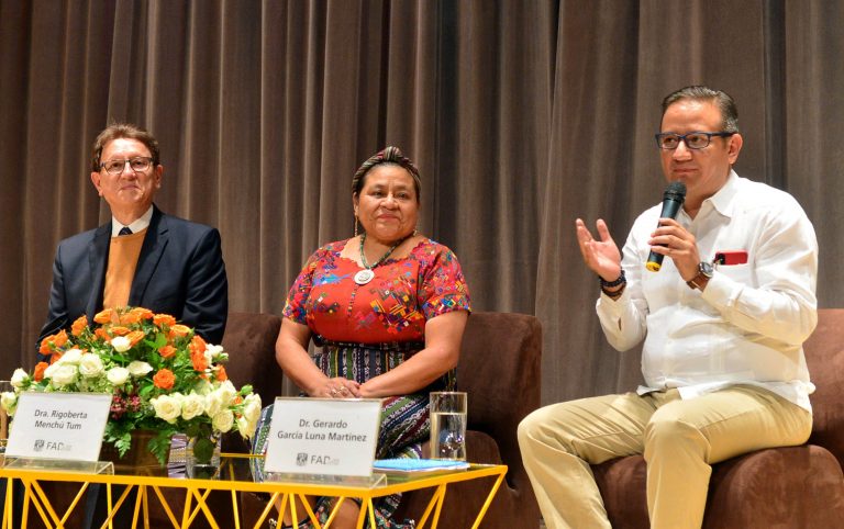 Impulsar desde la academia políticas públicas a favor del arte indígena, demanda Rigoberta Menchú