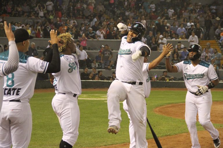 Saraperos apalea 12-2 a Toros de Tijuana para amarrar serie en Saltillo